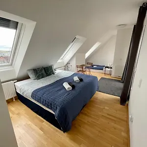  Habitación en casa particular Eca Rooftop Live - Private & Serviced