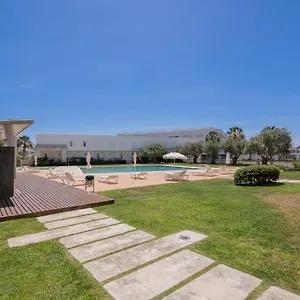 https://exquisite-apartment-on-the-lagos-marina-marina-retreat.hotelaalgarve.com