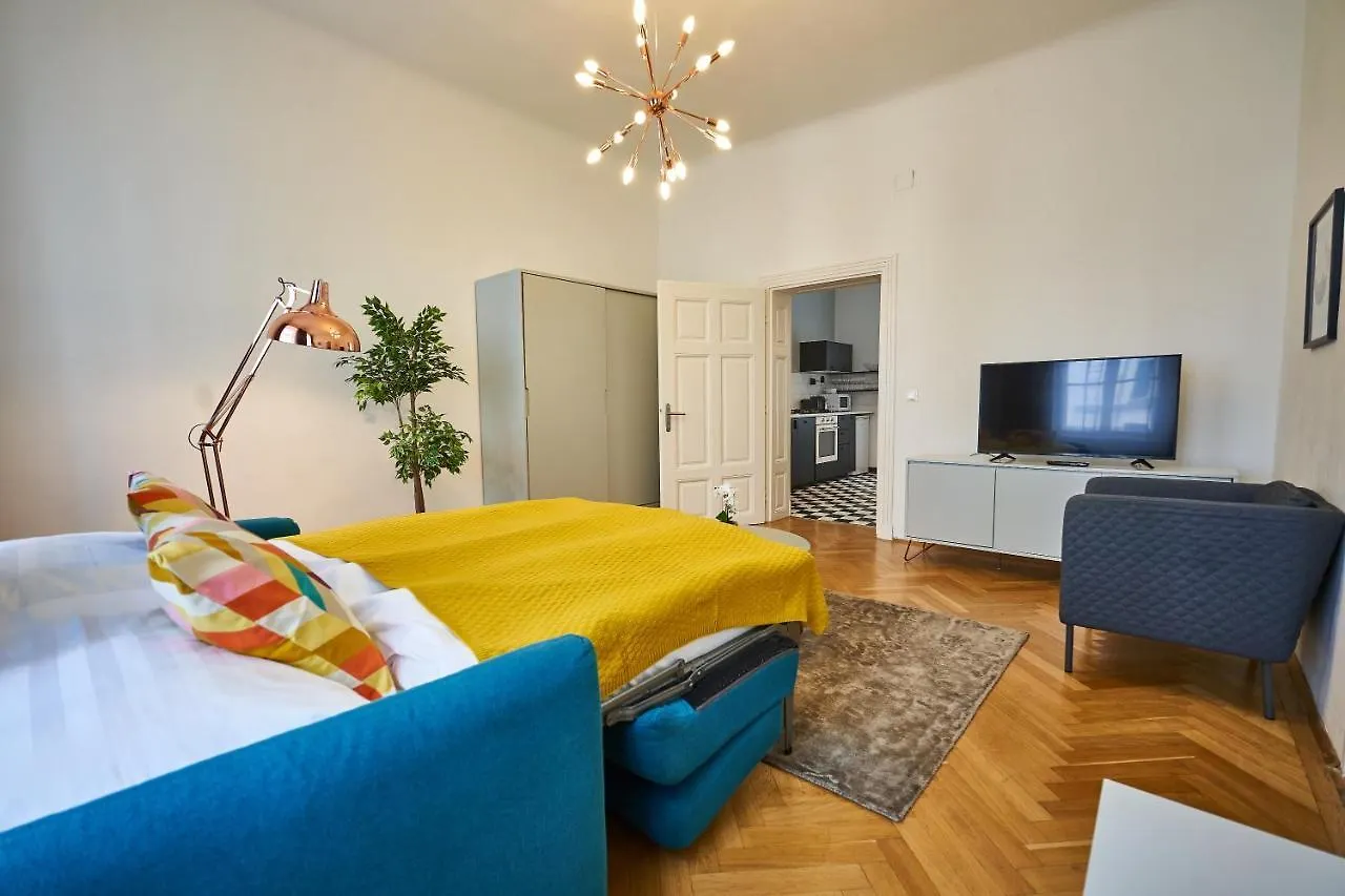 Fancy Home For 5 With Self-Check-In At Spittelberg Wenen Appartement