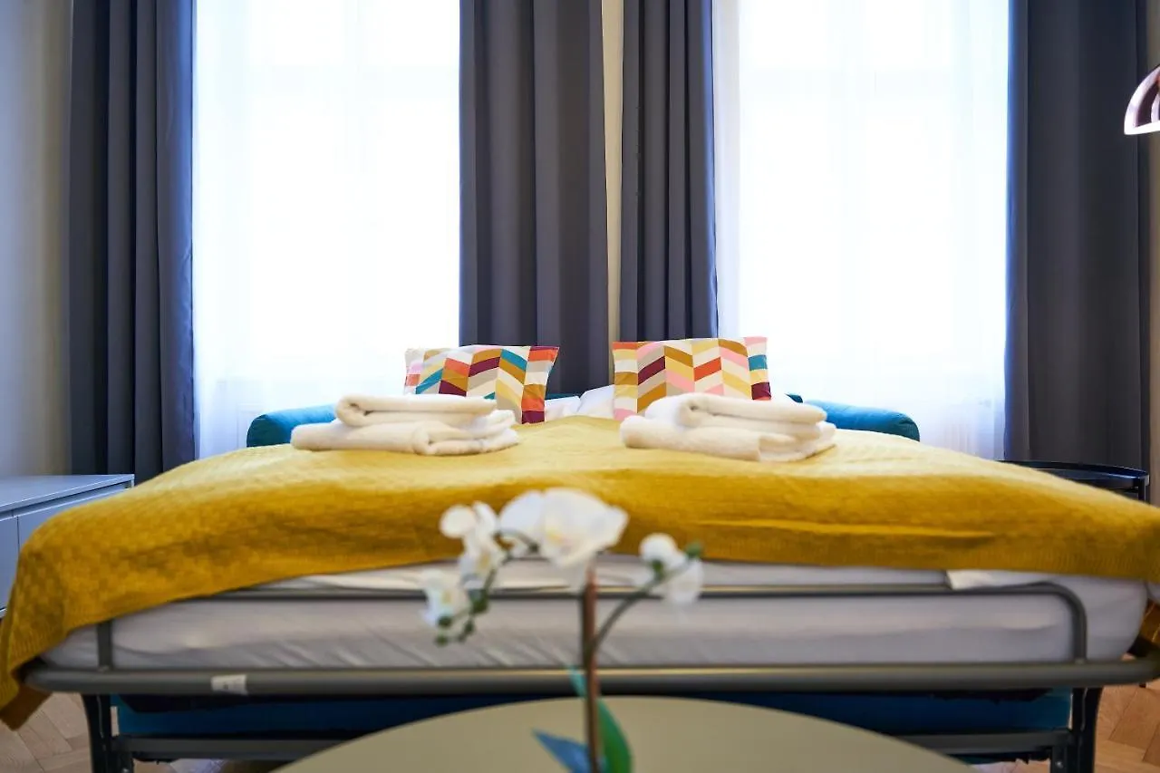 Fancy Home For 5 With Self-Check-In At Spittelberg Wenen Appartement