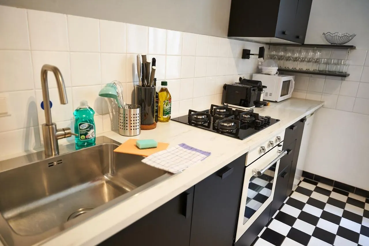 Appartement Fancy Home For 5 With Self-Check-In At Spittelberg Wenen