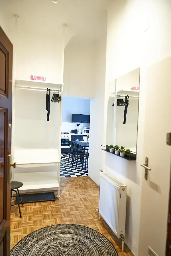 Fancy Home For 5 With Self-Check-In At Spittelberg Wenen Appartement
