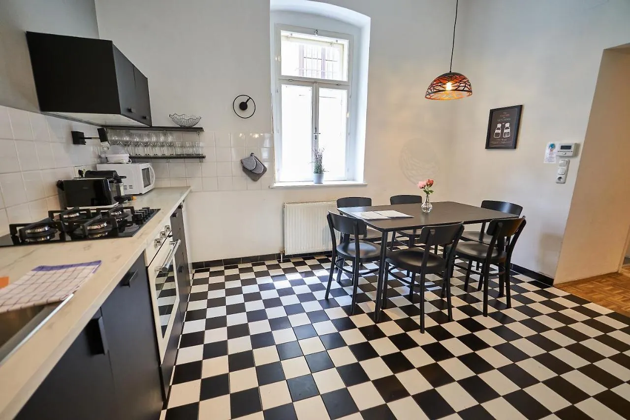 Appartement Fancy Home For 5 With Self-Check-In At Spittelberg Wenen Oostenrijk