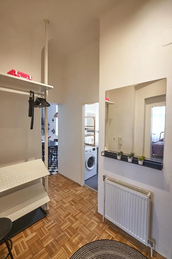 Fancy Home For 5 With Self-Check-In At Spittelberg Wenen Appartement