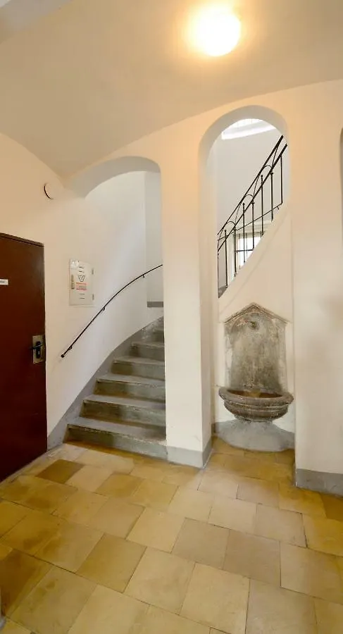 Appartement Fancy Home For 5 With Self-Check-In At Spittelberg Wenen